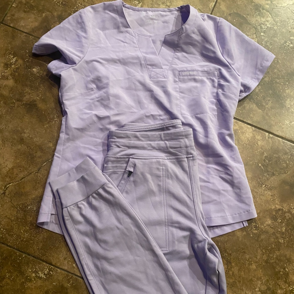 Jaanuu scrubs